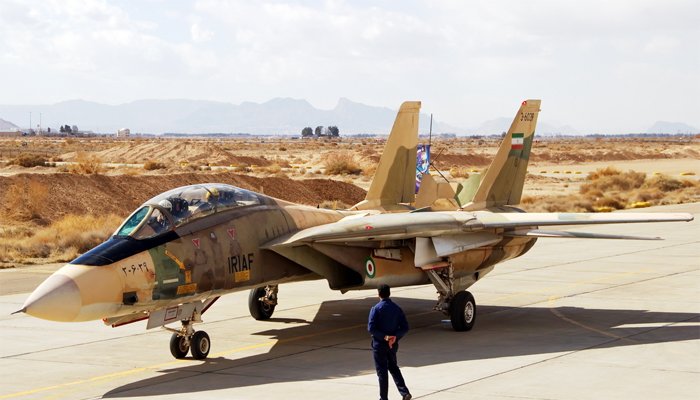 ايران تعيد للخدمه مقاتله F-14 Tomcat Die8dYZU0AAf6d9