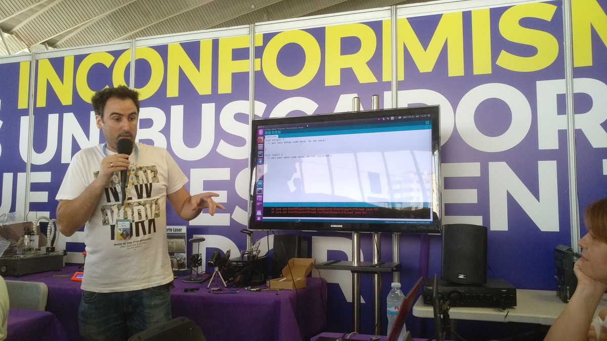 podcastlinux's tweet photo. De taller en taller y tiro porque me toca.
Ahora mismo en @TLPTenerife @ULLenTLP, taller de @arduino y continuación del @FreeCADNews.
Mundo Maker y Hardware libre Modo ON.
#TLP2018 #TLP18 #ULLenTLP https://t.co/88VpOUsORb