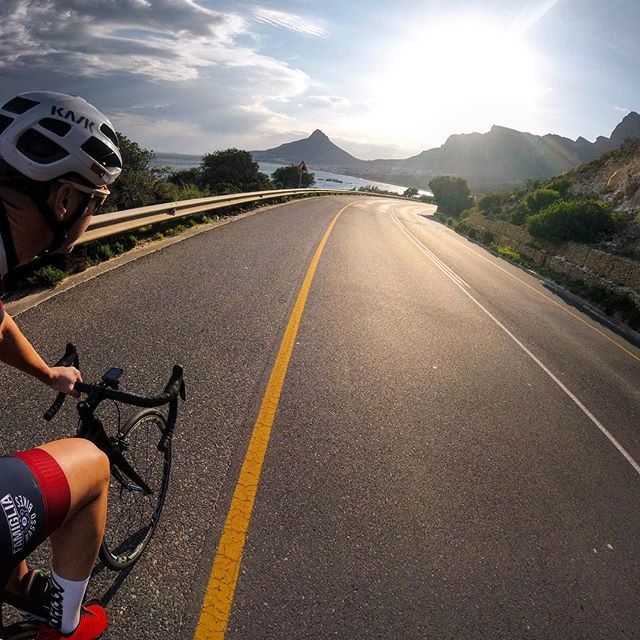 wearebikemob's tweet photo. Fake summer even has that summer glow. Dodging thunderstorm showers and cloudporn ⛈
#FakeSummer #MorningRoll #WhereIride #CityStreets #FamigliaBasso #Ride100Percent #SpeedCraft #Speedselfie #Sockdoping #GiroShoes #Laceup #EmpireKnit #Ec70Knit #Kitwa… https://t.co/lWRTwoqNxL https://t.co/dapSUjTbLx