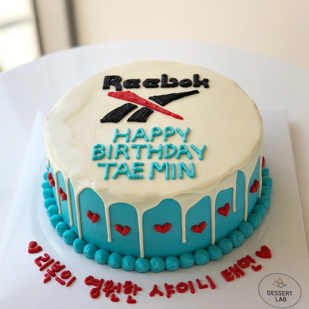 _geminids_night's tweet photo. @/dessert_lab_
샤이니 #태민 님
생일 축하해요🎉😄💐
스포츠 브랜드 리복 에서
특별히 주문해주셨어요!
행복한 날이 되었길 바래요😍
샤이니 태민생일축하해요
#taemin #Shinee #샤이니
https://t.co/yedNI0ja5l

오 리복'0'! https://t.co/W4Wo1N1GwS