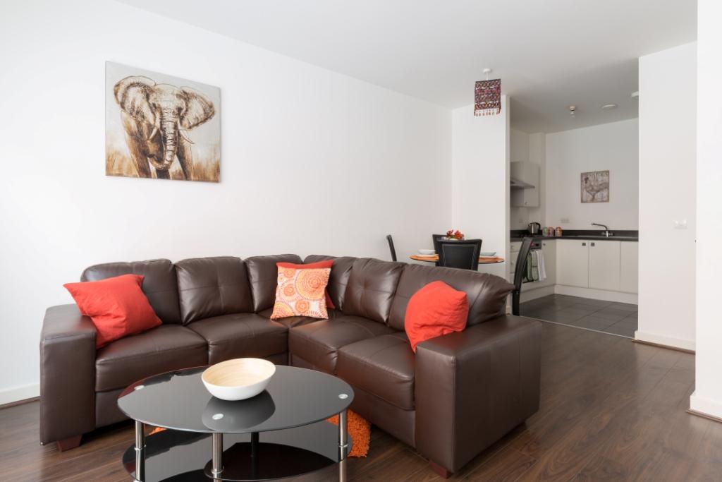 ZenLivingSA's tweet photo. Are you looking to enjoy a perfect stay in Birmingham? Tired of huge rentals? 
Zen Living is here to help you. We offer affordable serviced apartment rentals in the heart of Birmingham.
#birmingham
#zen_living_accommodation https://t.co/DnPPlHDElf