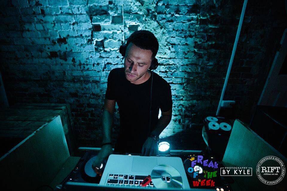 riftbarpreston's tweet photo. TONIGHT! IT’S GONNA BE A BIG ONE 🎓 🤡🕺🏻💃🏻

99p drinks before 12:30 and just £1.50 after 🥤 

99p entry, get down early to avoid queues 🎟

@djmrwilsonuk bringing you all the best in urban 👨🏻‍💻

LIMITED VIP booths left 🍾

Taking you through until 3am 🕺🏻🍻 https://t.co/aDNhGc6p6U