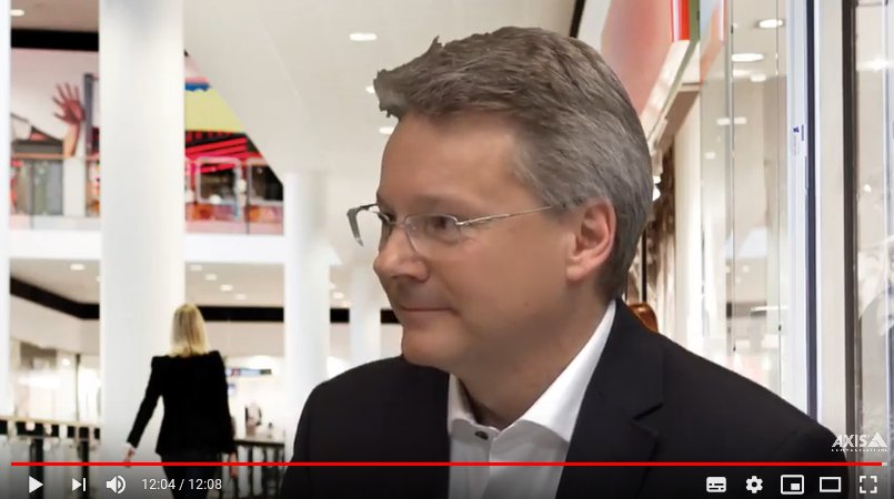 Axis_DACH's tweet photo. Welche Aufgaben werden #IPKameras im #Einzelhandel in 10 Jahren übernehmen? Diese Frage beantwortet #Axis_Retail Experte Ralph Siegfried im Video https://t.co/VmNYauCjJa  @Axis_Retail #PoS https://t.co/Zwx91yiVIv