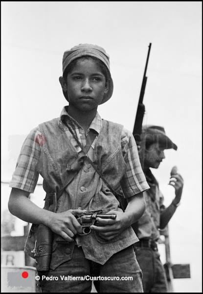 #Undíacomohoy las tropas sandinistas derrocan la dictadura de Somoza en #Nicaragua, en 1979. 
Foto: Pedro Valtierra/ Cuartoscuro.com