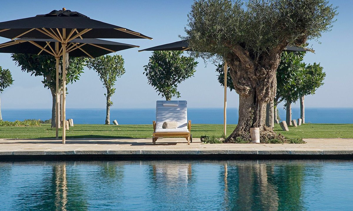 CreamTravel's tweet photo. Oh to be in this exact spot right now! The glamorous yet relaxed @FINCACORTESIN has been one of our most popular &amp; highly rated hotels of the summer so far ☀️ #luxurytravel https://t.co/25hTJomOtd