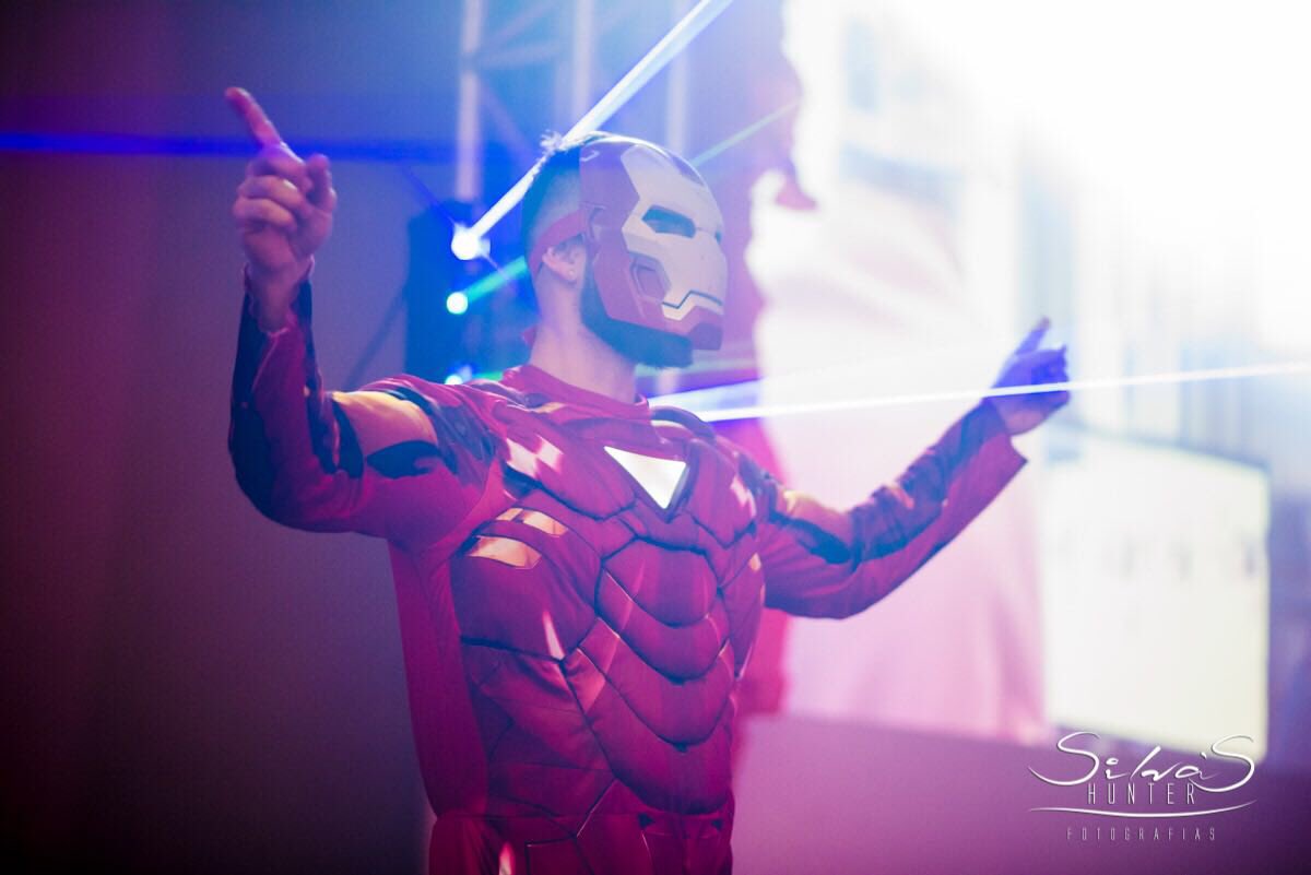 realcabral's tweet photo. O #tbt de hoje é da sexta dia 6 de julho, na festa Carnaval de Inverno à fantasia do projeto Debutantes do @gnuniao. Não basta ser o DJ, tem que participar. #debutuniao #debutuniao2018 #debutGNU #debutGNU2018 #melhordebut #debutchan https://t.co/nRsCYOKlGs