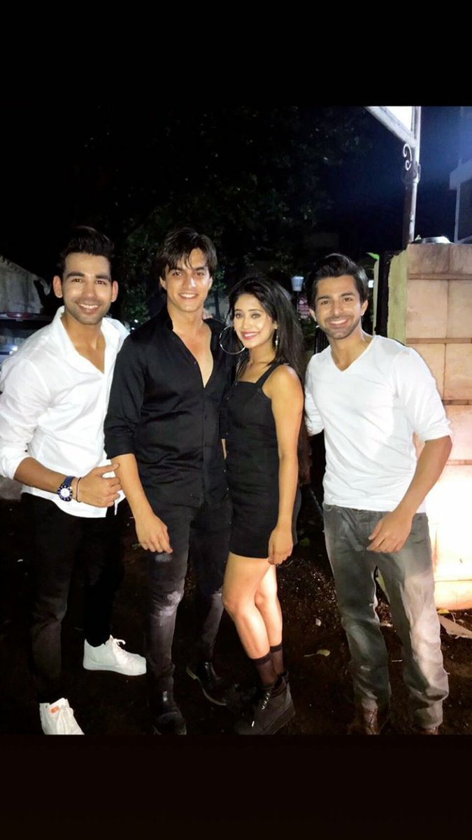 team_kaira's tweet photo. #Shivin With #RiRav 🔥😍❤❤ #yrkkh #SPA2018 #ITA2018 Via Shivi's Instagram Story ❤ https://t.co/cg12p0YEyG