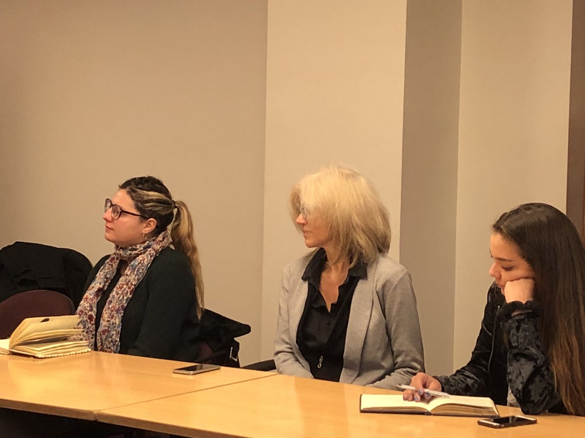 CGCSantiago's tweet photo. Profesora Suzanne Goldberg de @ColumbiaULife conversa con @claudiaheiss y mujeres líderes en diversas áreas sobre #SexualRespect y las políticas de género de @Columbia #NoesNo https://t.co/3l9hmgcrZ0