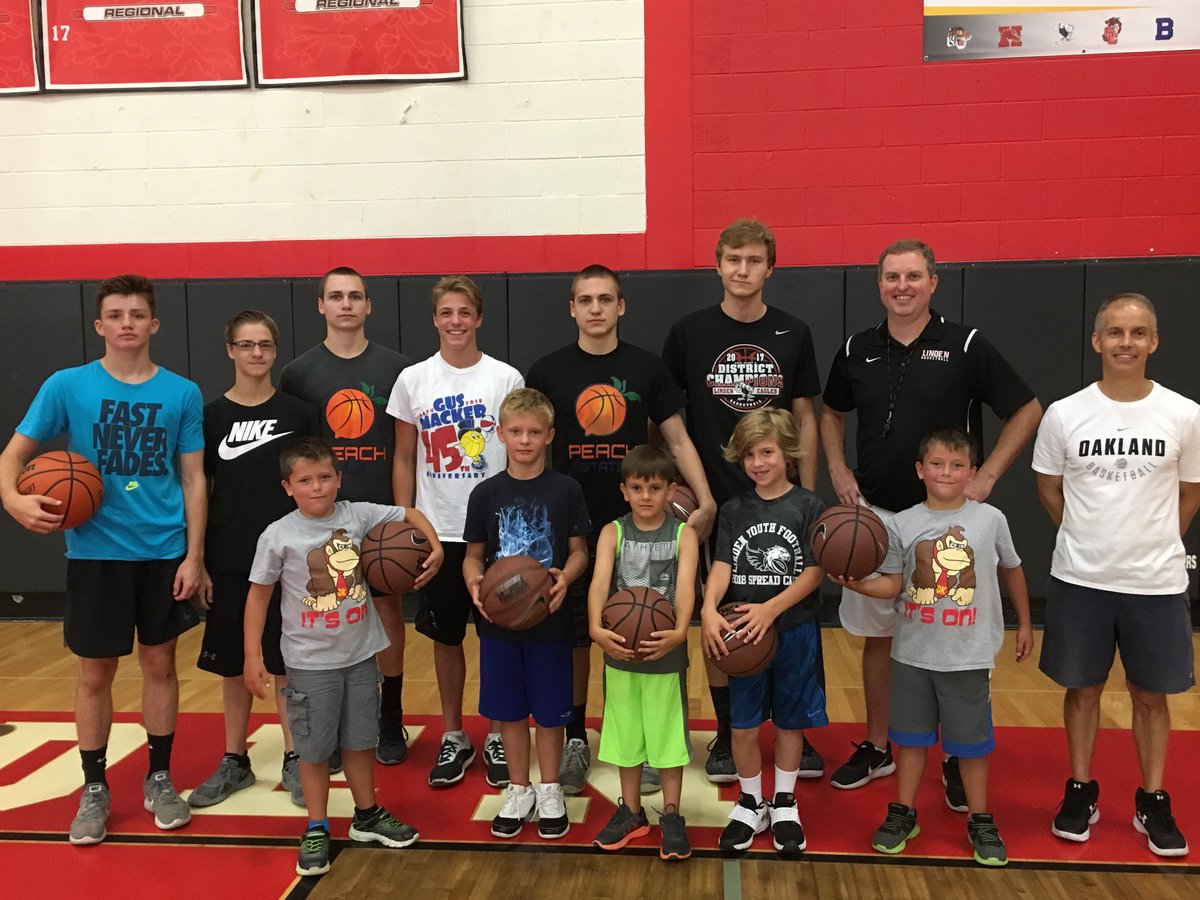 LindenCommEd's tweet image. Linden Boys Basketball Clinic photos.  Go Eagles!
#Lindenbasketball