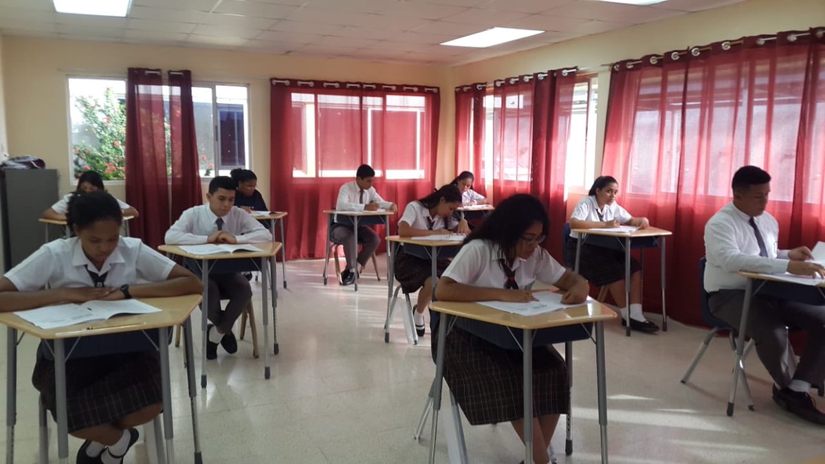 ExcelenciaPma's tweet photo. Voluntarios de @DellPanama y @Meduca_Panama inician la aplicación de la Prueba #ExcelenciaEducativaPma en el Centro Educativo Guillermo Endara de Panamá Oeste ✔️ https://t.co/1SksGoepCC