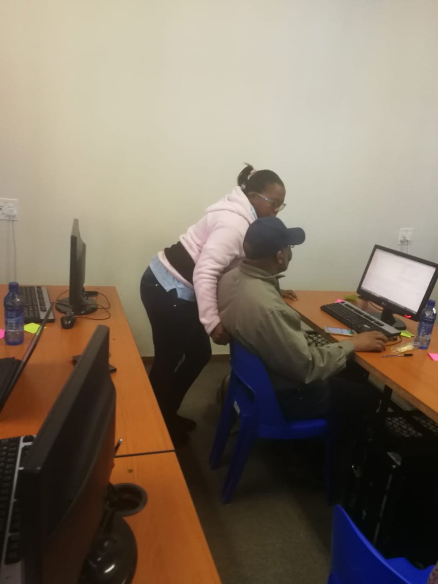 mamsikhantsi's tweet image. @mamsikhantsi @martindreyer3 @aneldavdw Data carpentry workshop is rocking!!!!