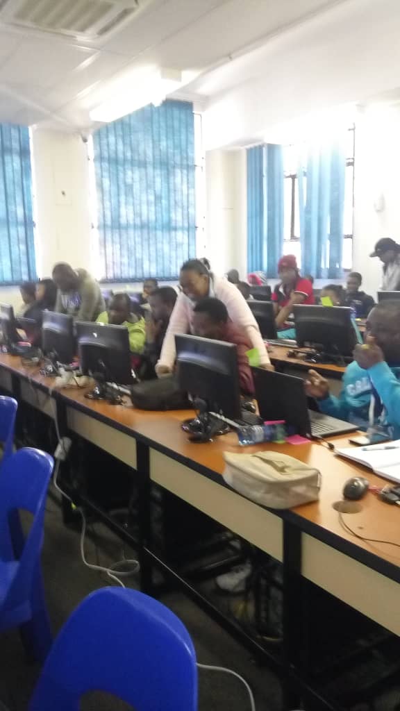 mamsikhantsi's tweet image. @mamsikhantsi @martindreyer3 @aneldavdw Data carpentry workshop is rocking!!!!