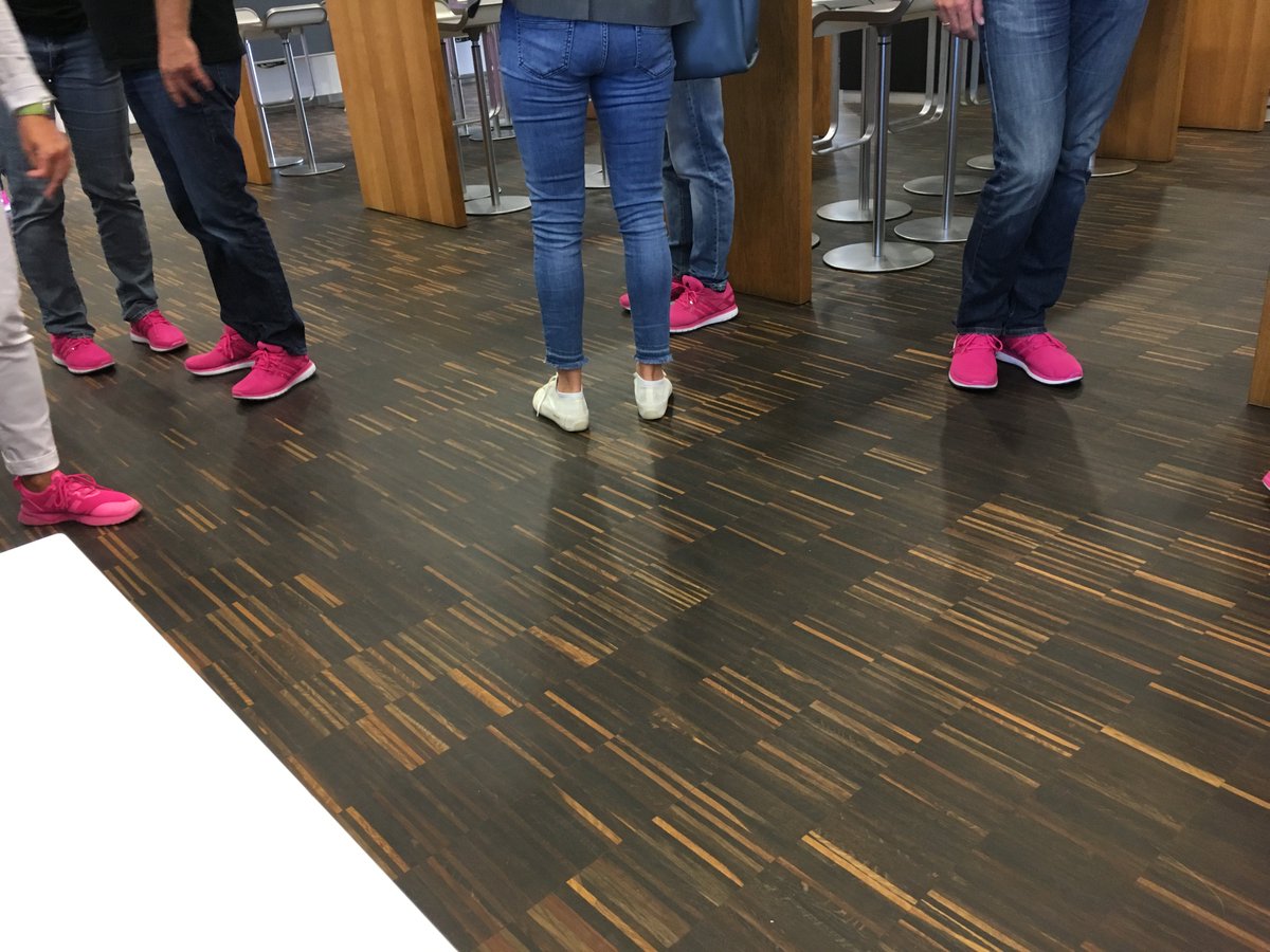 DirkMagenta's tweet photo. Finde den Fehler 🧐
#TelekomWall #TelekomBotschafter #werkstolz #MagentaLove #LoveMagenta #MAGENTA #JetztMagenta #Telekom #MagentaTurnschuhe https://t.co/S4PXW26tOt