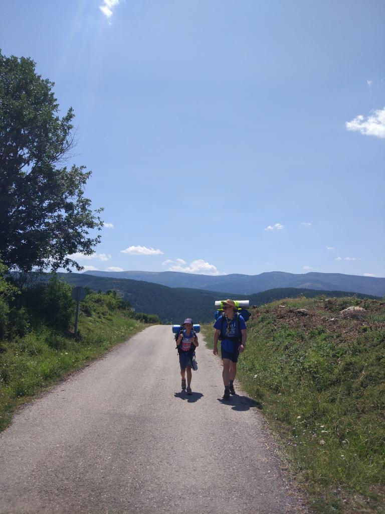 Día 5. Seguimos aprendiendo valores en el volante. 
"Solo el fuerte protege al débil. Solo el noble de corazón puede inspirar a otros a la nobleza, al sacrificio, a la autodisciplina, al amor."