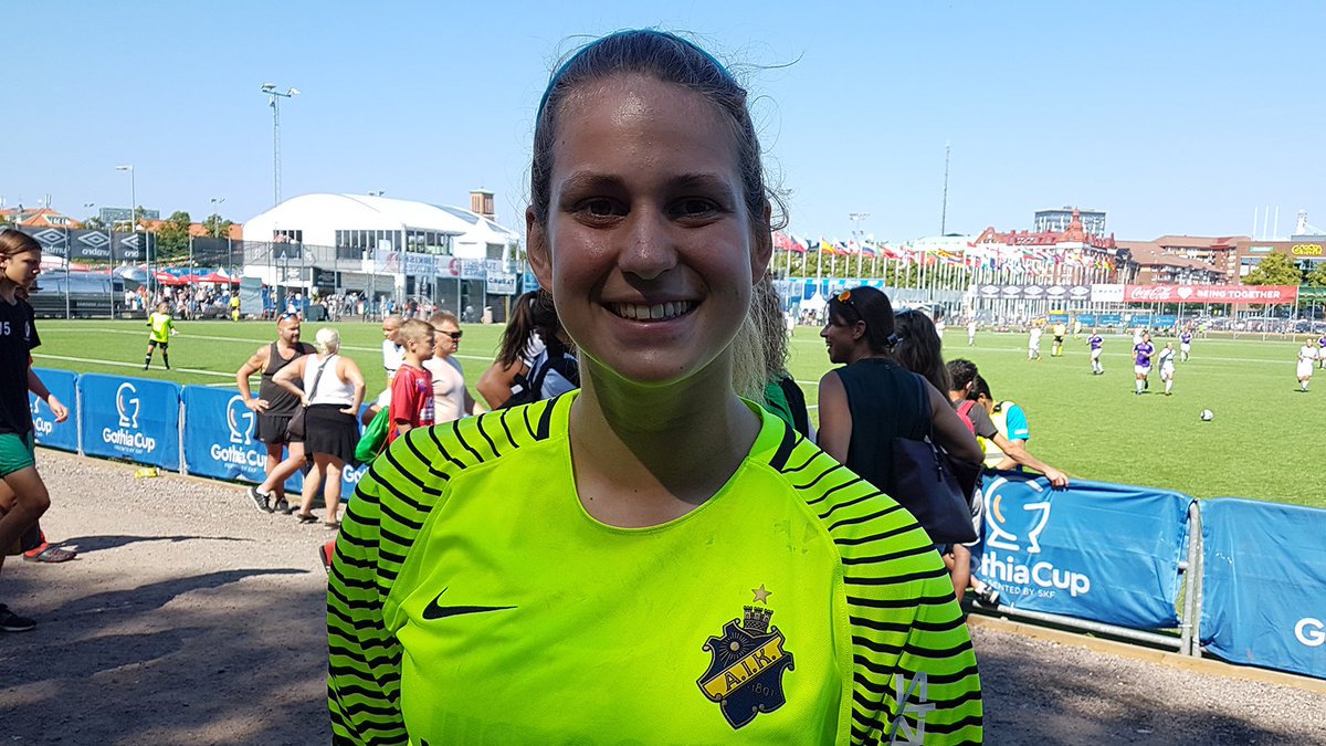 Semifinalklara!

<a href="/AIKF19/">AIK Fotboll F19</a> besegrar Stabaek med 3-0 i sin kvartsfinal och är vidare.

Svenskamerikanskan Sarah Melén höll nollan för andra matchen i rad. Hör hennes tankar från dagens kvartsfinal och morgondagens semifinal 👇
📰 bit.ly/2LbSJ0I