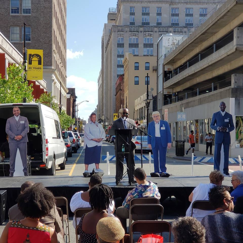 Rutgers_Newark's tweet photo. Happy 10th Anniversary Celebration @TheCUEED @RutgersBSchool and Congrats on the #launch of the #Rutgers #Newark Council of #Entrepreneurs! Read more: https://t.co/pjsK6Q8v7H
#CUEED10 #RUNewark #MakeAnImpact #RutgersEntrepreneurship https://t.co/f2NUnJB761