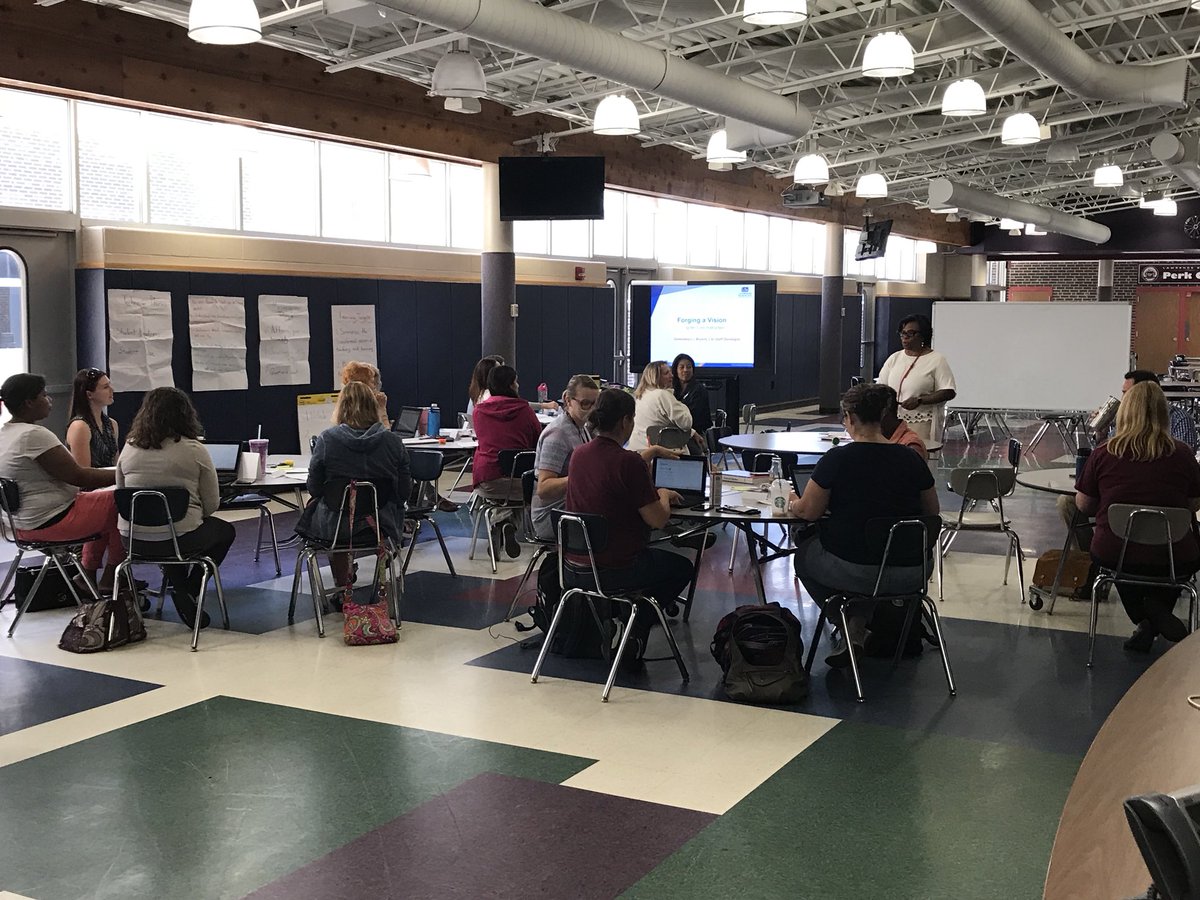 ltgoodnews's tweet photo. Gwen Bryant from @Learn_Sci presents on Forging a Vision at #ElevatEDIndy. https://t.co/T1j2kCBDqJ