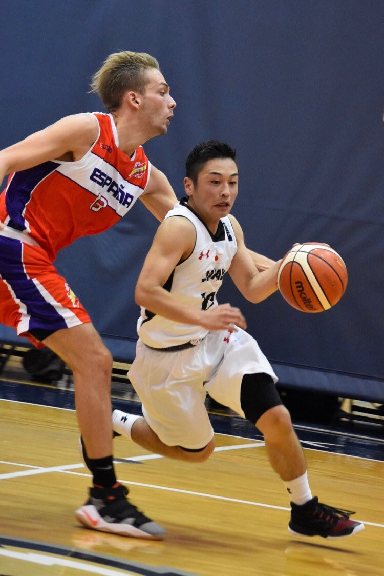 deafbaske08yu's tweet photo. U21デフバスケットボール世界選手権。日本勢初の銀メダル🥈今大会はチームキャプテンとして参加させて頂きました。キャプテンらしいことは出来なかったけど津屋、長田をはじめ仲間のおかげでなんとか役割を果たせました。2位という結果を残せたのも応援のおかげです。本当にありがとうございました‼️ https://t.co/Pt290vZm7C