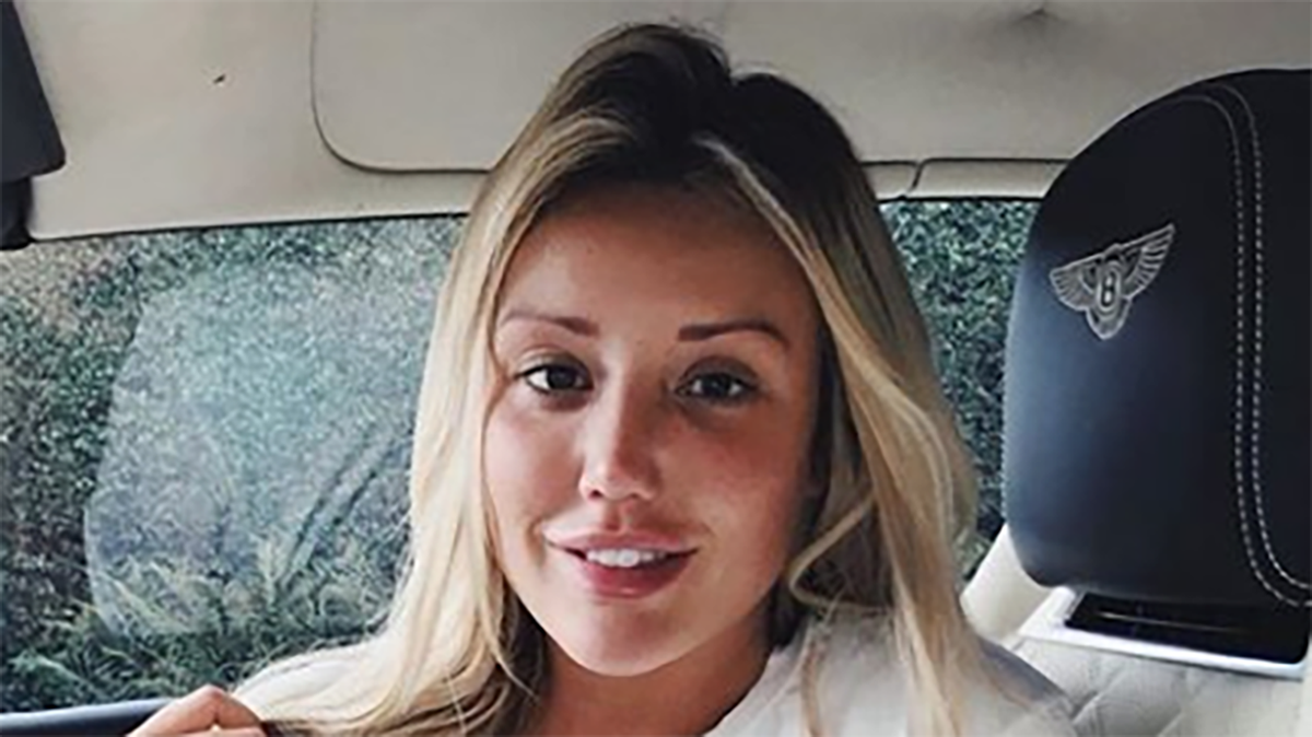 MTVUK's tweet image. Fans can't cope with @CharlotteGShore's incredible t-shirt about #LoveIsland contestant Georgia Steel (#loyalbabe) 🤣👌 &amp;gt;&amp;gt;&amp;gt; mtvne.ws/XSrhHY