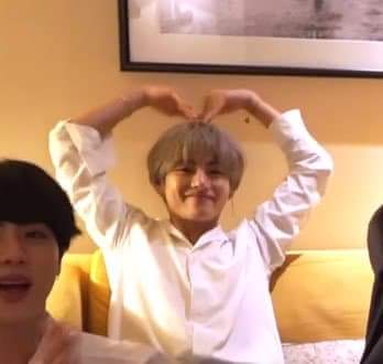 Red_freckless's tweet photo. @BTS_twt  https://t.co/2hvtA13bCC