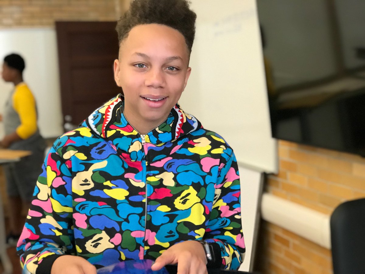 vsuvil's tweet image. Currently creating their own logos and slogans. Learning something new about 3D printing with Mr. Wright everyday! #VerizonInnovativeLearning #VILMM #STEM @LearningVerizon @dpvils @verizon I