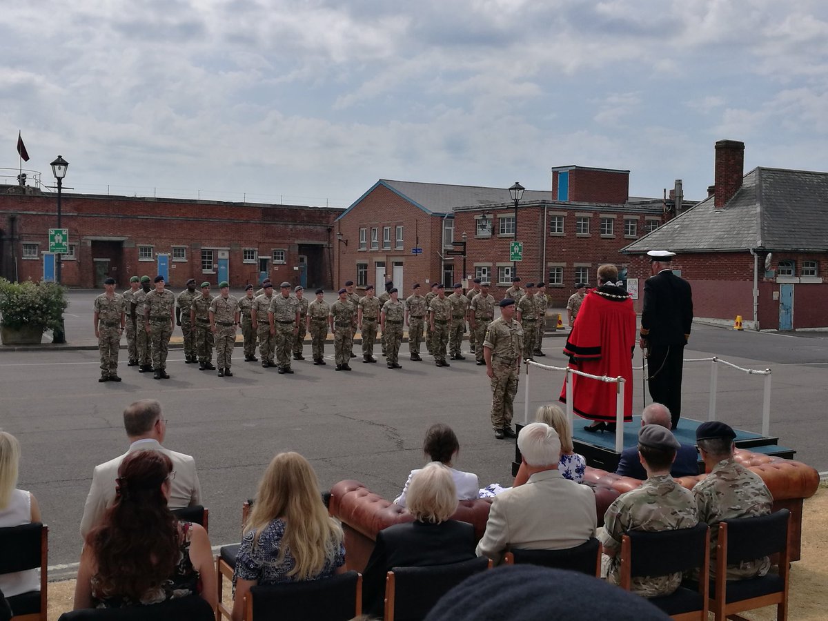 34 Field Hospital wishes 33 Field Hospital farewell. 
After several years of delivering 1st class deployed hospital care to troops in the British Army, 33 Field Hospital are disbanding. #ArmyMedicalServices