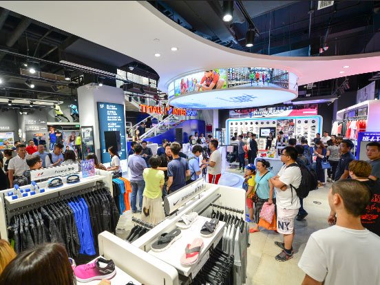 crossmarks's tweet image. MUST SEE: Tmall x Intersport, een kijkje in de toekomst van retail in het interactieve sportwalhalla van Intersport en Tmall… bit.ly/2LyxPES