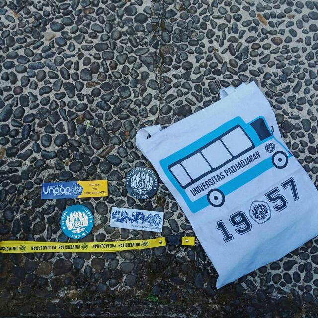 Saya menjual stiker unpad seharga Rp5.000. Dapatkan produk ini hanya di Shopee! shopee.co.id/donimulyana6/1… #ShopeeID