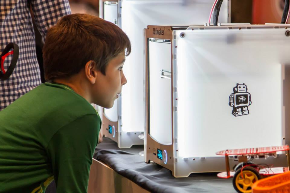 Hayal ettiğin herşey Zemberek’te hayat buluyor. Haydi sen de hayal etmenin ötesine geç ve üret!
Kayıt yaptırmak için zemberek.co adresini ziyaret edin!

#zemberekco #teknolojivesanat  #üretim #sanat #kodlama #robotik #elektronik  #üretimkültürü #coding #art