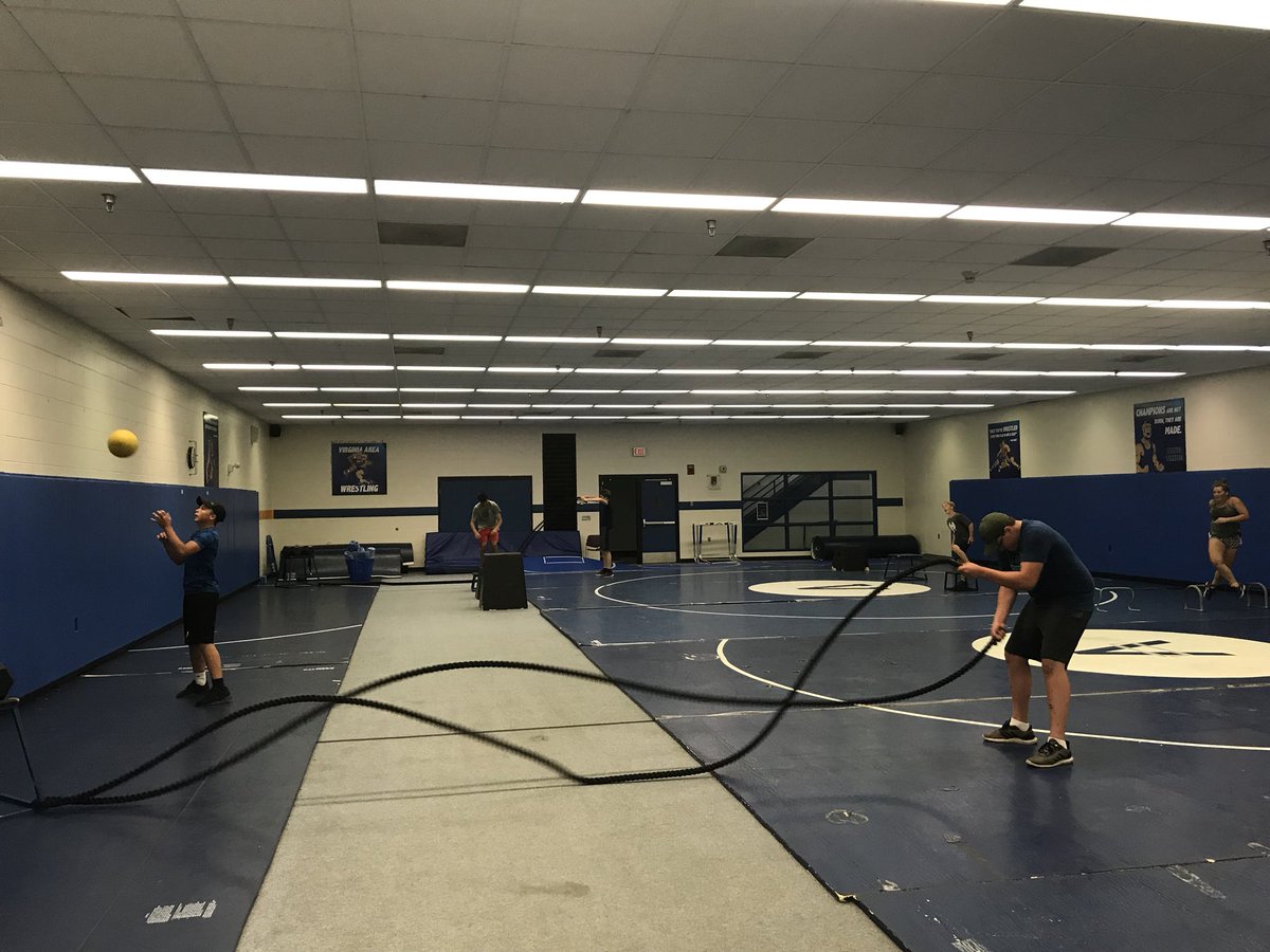 BdevilStrength's tweet photo. “Few burdens are heavy when everyone lifts.” -Unknown Impressive amount of hard work done yesterday! ESD workout with 10 stations! Variety of exercises that pushed these kids to the edge. Be proud of your work and keep this going! #BLUEprideRUNSdeep https://t.co/2LY1NBetiB