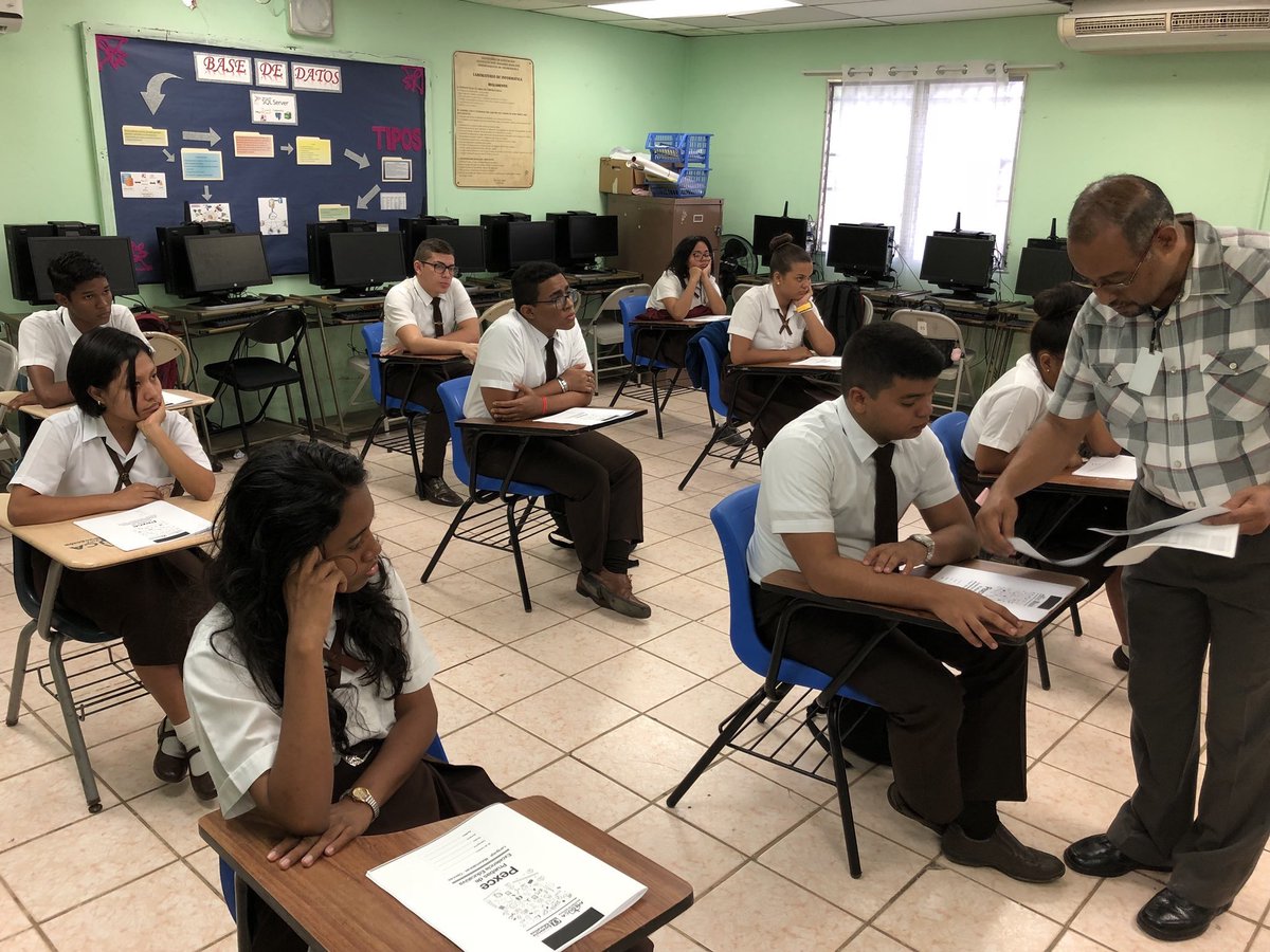 ExcelenciaPma's tweet photo. FIESTA EDUCATIVA 🎉🎊🎉🎊

Michael Maduro de @CableOndaNEWS 
Víctor Sanchéz de @senacyt y @CarmendeBroce de @ExcelenciaPma participan de la aplicación de la Prueba #ExcelenciaEducativaPma en el Instituto Moscóte https://t.co/pxTsifPsJd