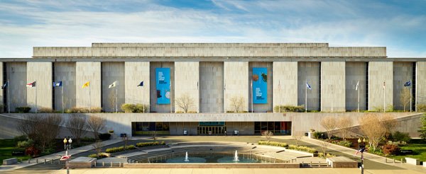 amhistorymuseum's tweet photo. Meteorologists are calling for rain this weekend ☔. . .which means it will be perfect museum weather ☀️! Here are some #SmithsonianTips for your visit: https://t.co/ibhNikyXxp