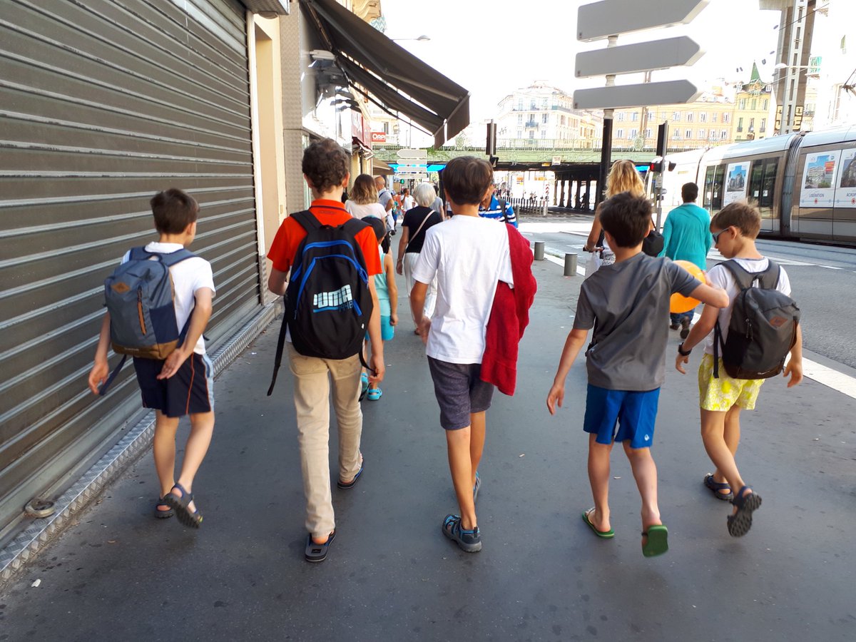 LuteceEchecs's tweet image. Belle journée à #Cannes la 6e partie de l’open international a démarré! De bonnes perf jusqu’à présent pour Victor et Elie. Entre les 2 rondes petite halte au @CannesPalais puis détente le long des plages de la #CotedAzurFrance !#echecs #Chess #nice #FrenchRiviera #lavieestbelle