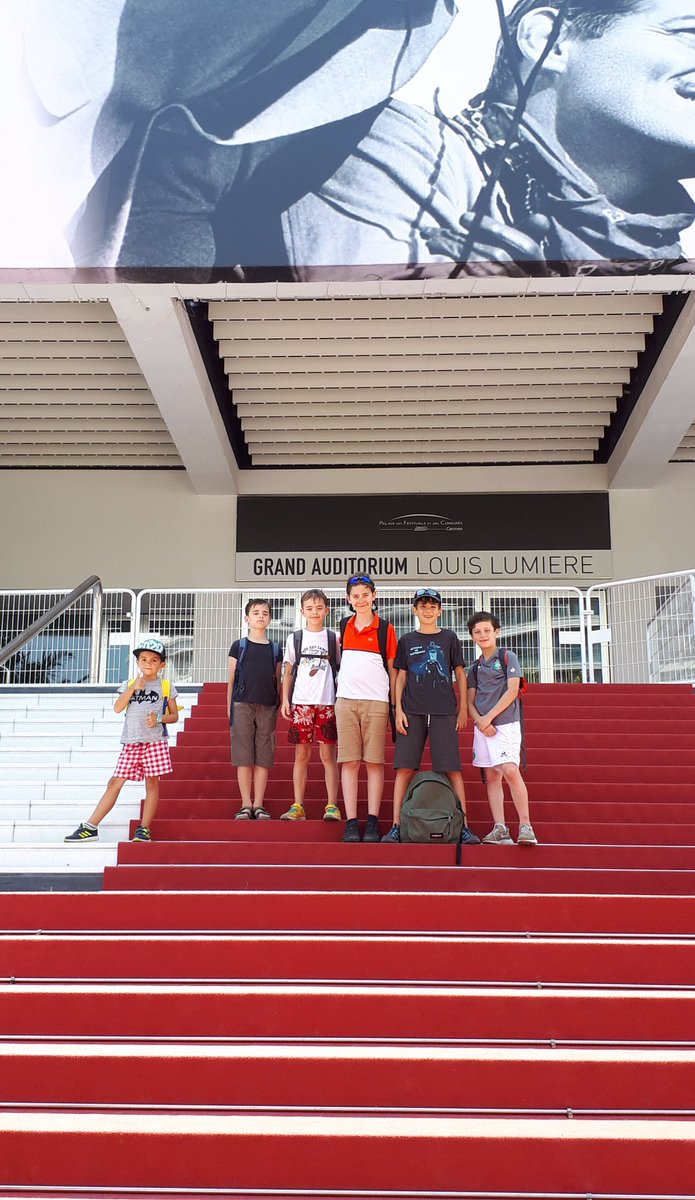 LuteceEchecs's tweet image. Belle journée à #Cannes la 6e partie de l’open international a démarré! De bonnes perf jusqu’à présent pour Victor et Elie. Entre les 2 rondes petite halte au @CannesPalais puis détente le long des plages de la #CotedAzurFrance !#echecs #Chess #nice #FrenchRiviera #lavieestbelle