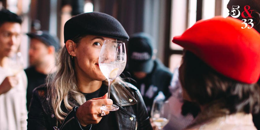 Cheers to the weekend !🍸🍸 During Suite Deal we serve beer, wine and cocktails at sweet prices every Friday from 5 till 8pm. See you then!