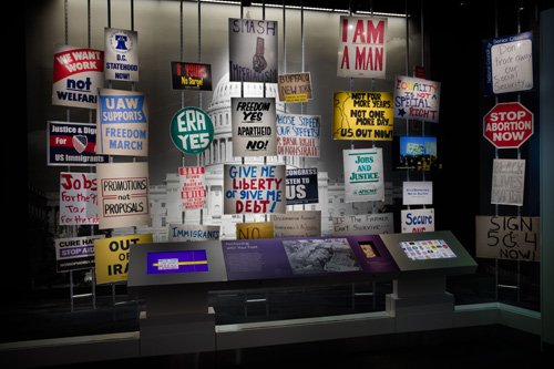 amhistorymuseum's tweet photo. Can’t decide what to see? Consider focusing on one theme. One of our favorites is youth activism and #Civics. “American Democracy” explores how Americans have reshaped society through protests—a critical tactic for folks too young to vote: https://t.co/y8n8kKmhA5 #SmithsonianTips https://t.co/qjbVrqk10g