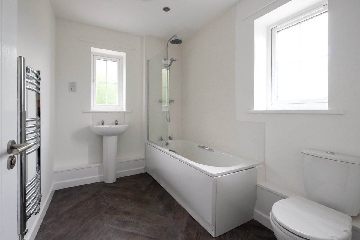 PlumlifeMove's tweet photo. Do you live in #Frodsham #Cheshire and are you looking for a nice 1 or 2 bed pad? Well look no further we have these gorgeous #newbuild apartment for #sharedownership from ยฃ57,250 for 50% come & look at them on Saturday 21st 11-13:00 at our #Openday https://t.co/PHSLiujh2y