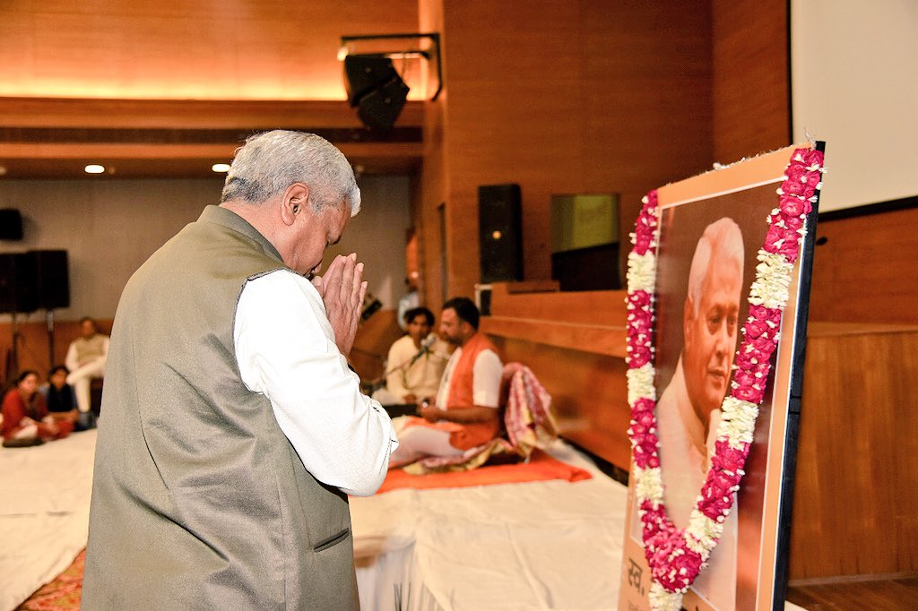 Ramlal's tweet photo. संघ के वरिष्ठ प्रचारक एवं भाजपा में विभिन्न सांगठनिक पदों पर अपनी सेवायें देने वाले श्री रामप्यारे पांडेय जी की शोकसभा में भावभीनी श्रद्धांजलि अर्पित की। उन्होंने अपना सम्पूर्ण जीवन संगठन और समाज के कल्याण में समर्पित कर दिया। ईश्वर पुण्यात्मा को श्रीचरणों में स्थान प्रदान करें। https://t.co/O8LFJ7Z2W0