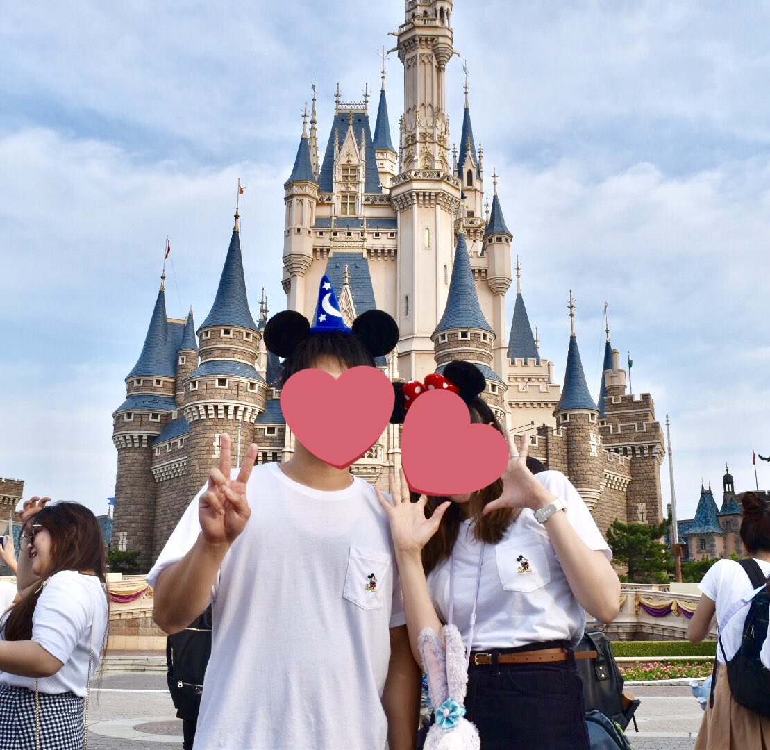 sktn10's tweet photo. 2018.7.17
1年記念日でディズニーへ🐭🏰🌈💗
帰りぎわにシンデレラ城の前でガラスの靴を持ってプロポーズしてくれました💍💕
ガラスの靴をはかしてくれてホントに王子様に見えた🤴🏼💓
写真を撮ってくれた人達もありがとうございました🙇🏻‍♀️✨届くといいな！！ https://t.co/OloaQyFYFT