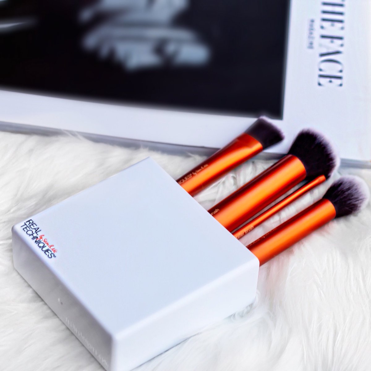 stylecommodity's tweet photo. #RealTechniquesgiftedme @realtechniques loving rose goldish/copper 100% cruelty-free flawless base brush set, love how my make turned out using in my everyday makeup routine. 🧡
#OctolyFamily #RealTechniques #RealTechOctoly #FlawlessBaseSet
https://t.co/plupIETZZg https://t.co/s8zLt6eWb6