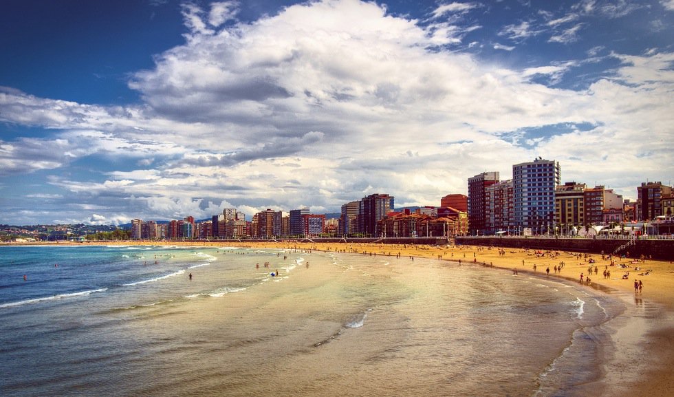FS_Espana's tweet photo. 🌴NEXT STOP: #Gijón 🌴Estaremos el 7 de agosto en el #AntiguoInstituto AKA #CCAI 🏠después de darnos un baño. A partir de las 7.30pm te estaremos esperando fresquitos para una proyección de lujo 🎥 #EntradaLibre hasta completar aforo. https://t.co/Wf0QcOgCh6