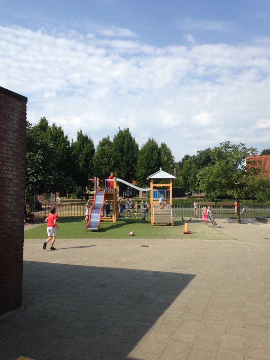 TiDeLutteLosser's tweet photo. Ook voor de Mariaschool in Beuningen kinderschatkaarten. Hiermee kunnen ze op ontdekkingstocht in Noordoost-Twente. Dank aan @StAnubis voor de sponsoring 👍🏻. #zomervakantie https://t.co/mkPu1DGsDC