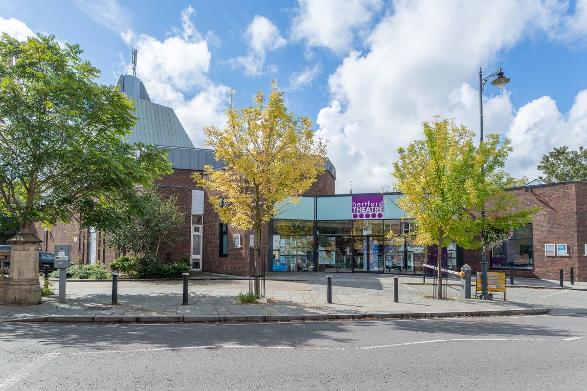 foreveractivEH's tweet photo. Are you looking to develop new skills, gain valuable work experience, make new friends and be part of a fabulous arts venue? @hertfordtheatre is looking for volunteers.  https://t.co/YWhTaWsw6O https://t.co/lItd3ddK39