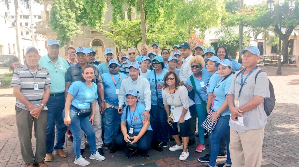 Eladioaquino4's tweet photo. La @Direccionsocia1 de la @caasdrd y su Dpto. de Asuntos sociales en conjunto con la unión de juntas de vecinos de la Ciudad Colonial realizan un levantamiento en toda la zona colonial #AlejandroMontás @Arismendy0426 @castillor022 @Rosamaura3 #CAASDteescucha y #CAASDTrabaja https://t.co/UR72G1hb2k