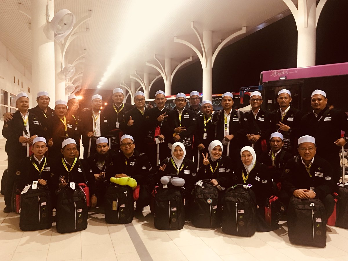 Tabung_Haji's tweet photo. Selamat bertugas para petugas haji.Semoga dapat bersama-sama menyantuni para dyufurahman.Insyallah #haji1439H #KT08 #tabunghaji https://t.co/R7mrtfCkIj