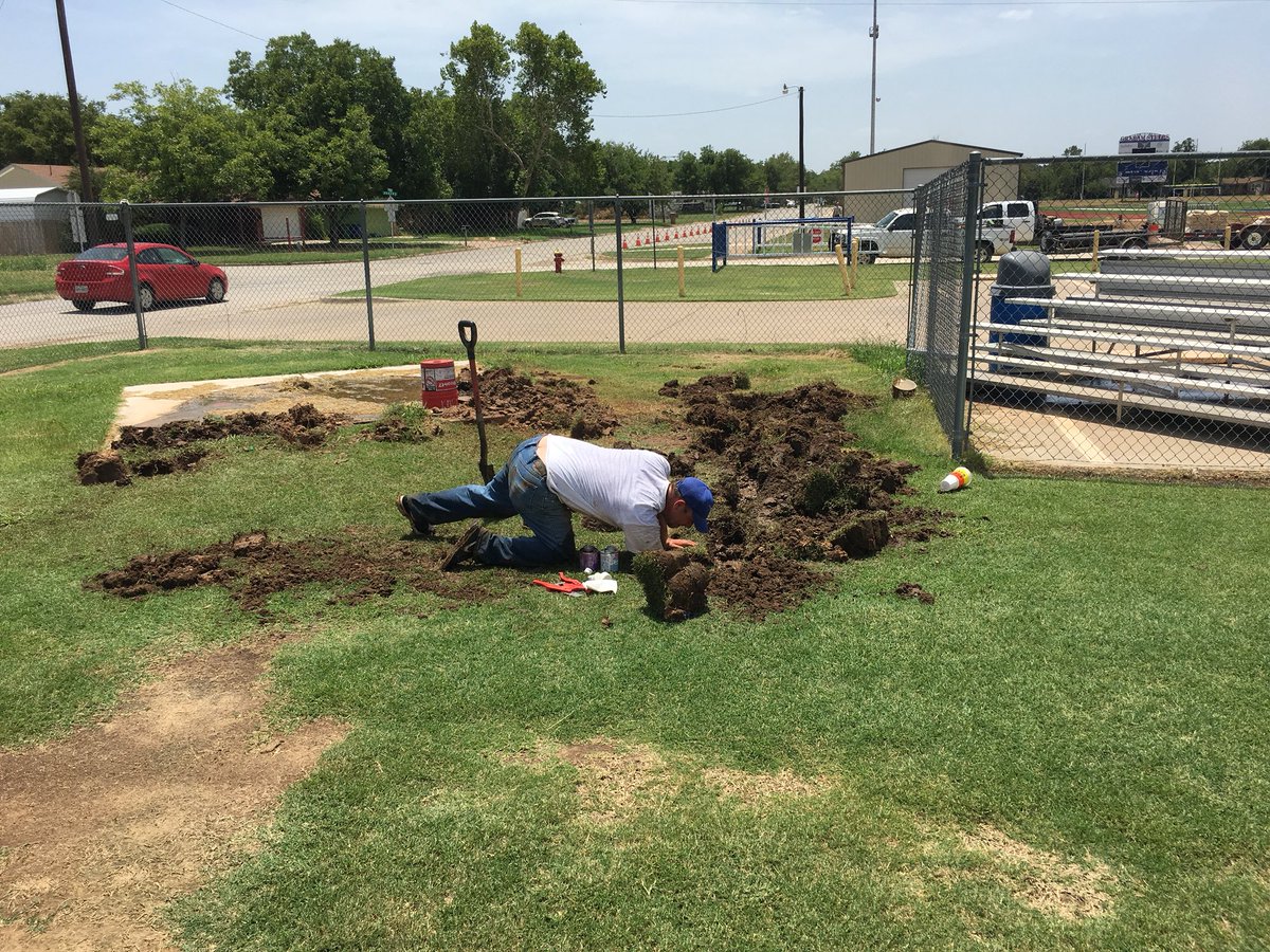davidsbull65's tweet photo. When I found out we had a gopher problem I put my best man Carl on the issue. 4 hours later @philigoat1 found the gopher not golfer! https://t.co/P4gs5flH6T