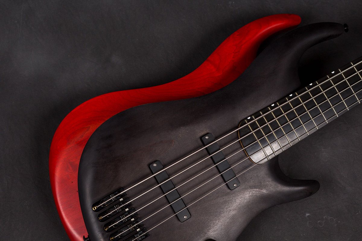 Stock Quakes - stock colors - centuries-old french polish musical instrument finishes!
.
ow.ly/g7Ha30kXIcV
.
#Kalium #KaliumMusic #Possibilities #frenchpolish #redandblack #shellac #quakebass #kaliumquake #jeffbrayphotography #jeffbray #jeffbrayphotography #guitarworks