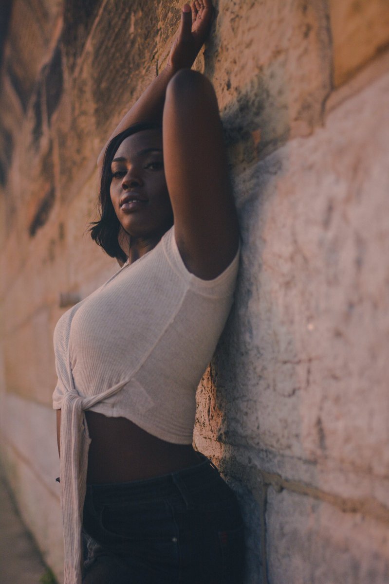 Christinagangg's tweet photo. Beauty isn't just skin deep, but look at that chocolate skin π« π«#WallyImages #Cincy @wally_mayz https://t.co/HxTMCTE7hk