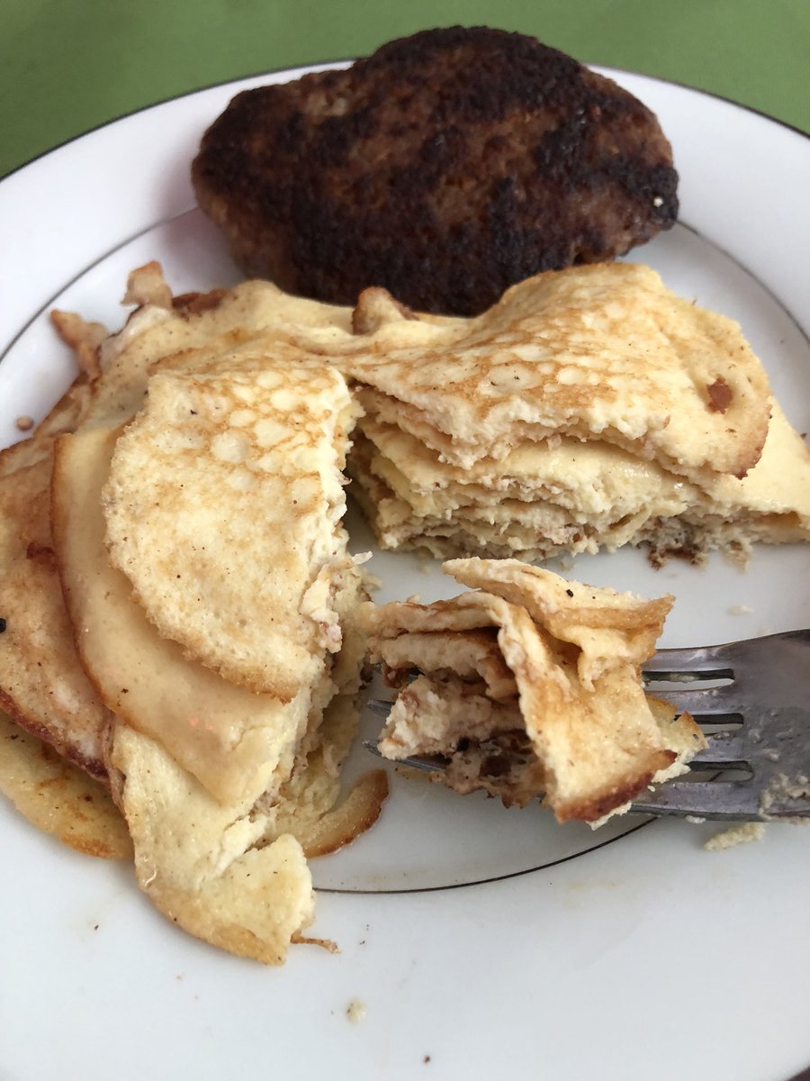 fayebdaniel's tweet image. #keto #tweetwhatyoueat Keto pancakes and Jimmy Dean sausage! Delicious!