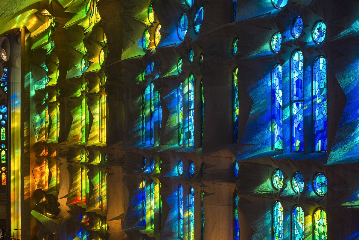 La Sagrada Família on Twitter: &quot;The #SagradaFamília&#39;s stained-glass windows fill the inside of the Temple with harmonious light https://t.co/jhA7hPIbsb&quot; / Twitter